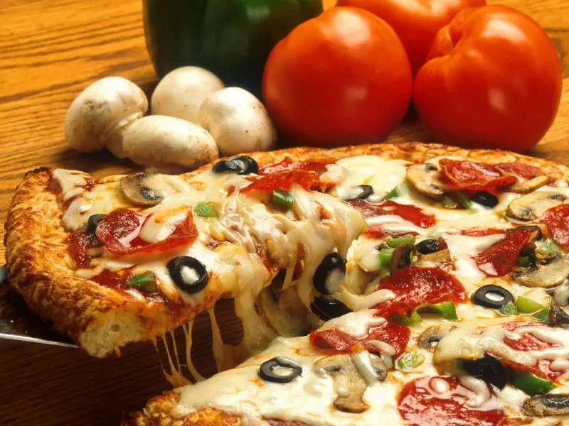 Étkezési lehetőségek - Pizzák és készételek finom választéka a Megálló Fogadóban